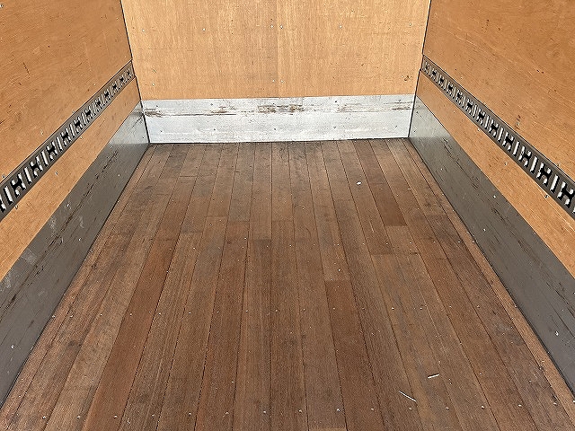 三菱ふそうキャンターアルミバン小型（2t・3t）[写真10]