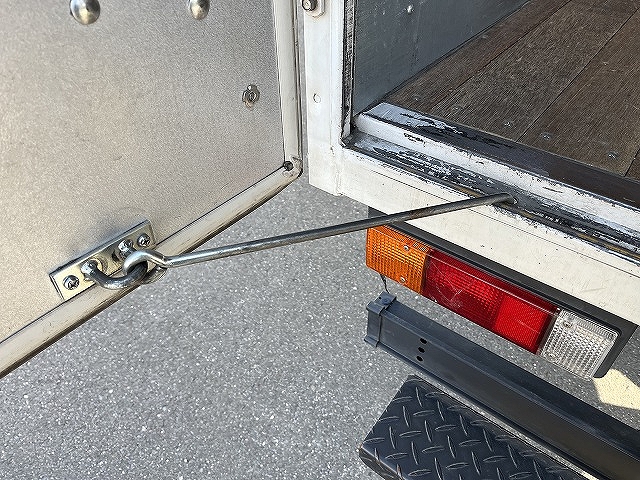 三菱ふそうキャンターアルミバン小型（2t・3t）[写真12]