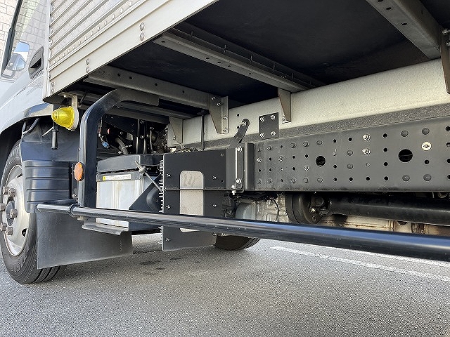 三菱ふそうキャンターアルミバン小型（2t・3t）[写真16]