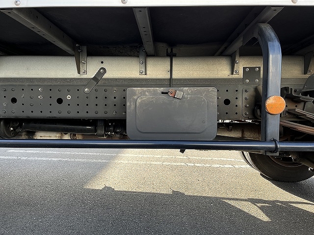 三菱ふそうキャンターアルミバン小型（2t・3t）[写真17]