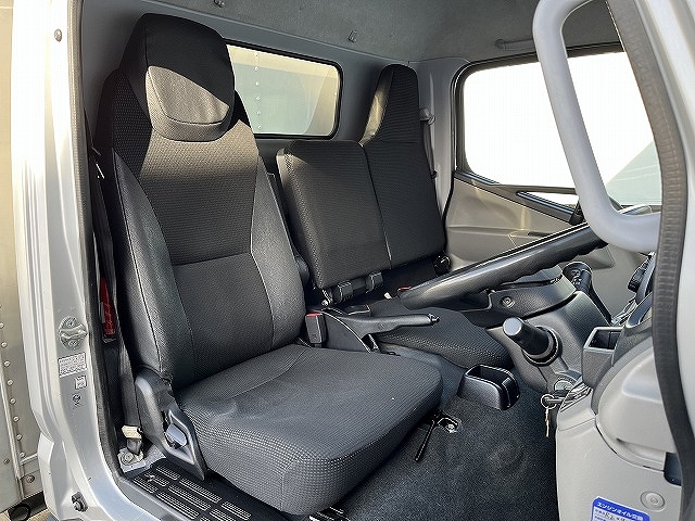 三菱ふそうキャンターアルミバン小型（2t・3t）[写真22]