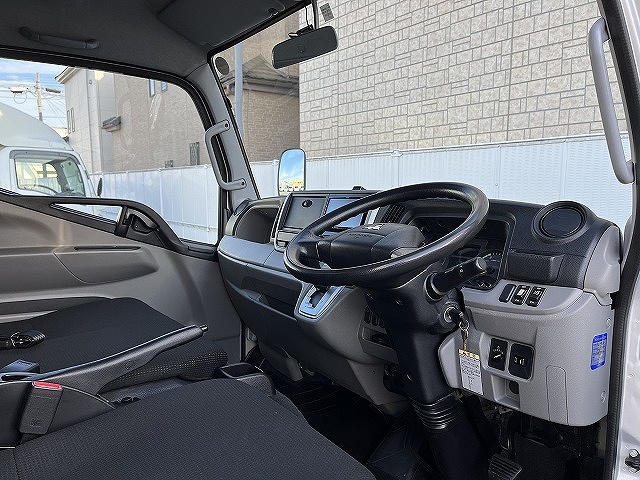 三菱ふそうキャンターアルミバン小型（2t・3t）[写真24]