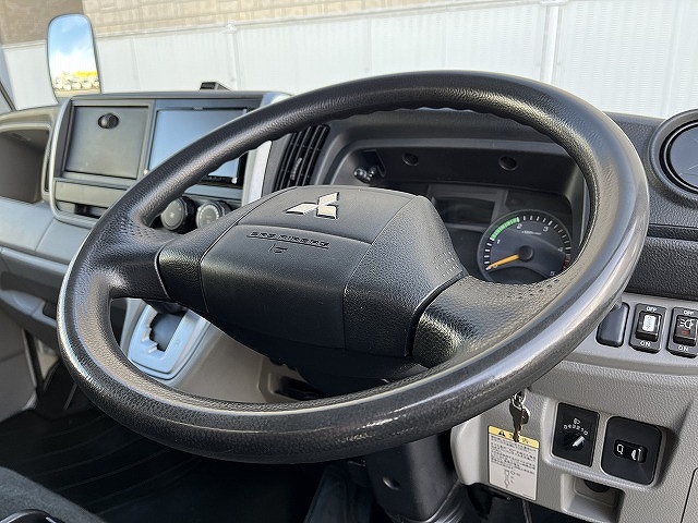 三菱ふそうキャンターアルミバン小型（2t・3t）[写真25]