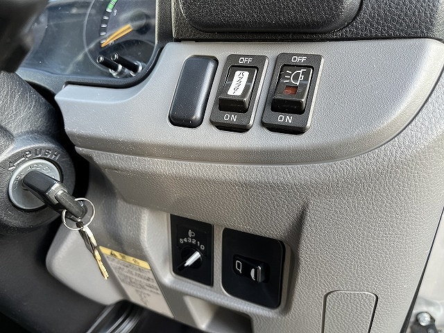 三菱ふそうキャンターアルミバン小型（2t・3t）[写真26]