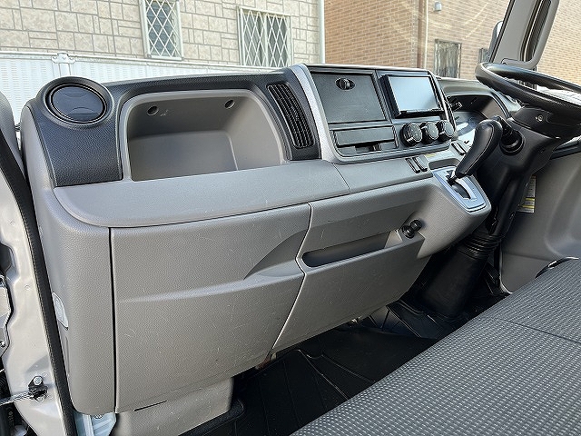 三菱ふそうキャンターアルミバン小型（2t・3t）[写真32]