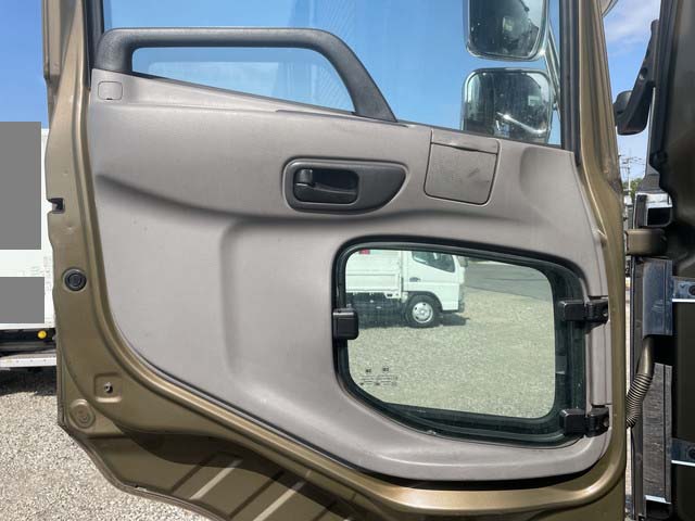 UDトラックスクオン冷凍車（冷蔵車）大型（10t）[写真23]