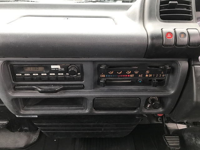 いすゞエルフクレーン3段小型（2t・3t）[写真25]