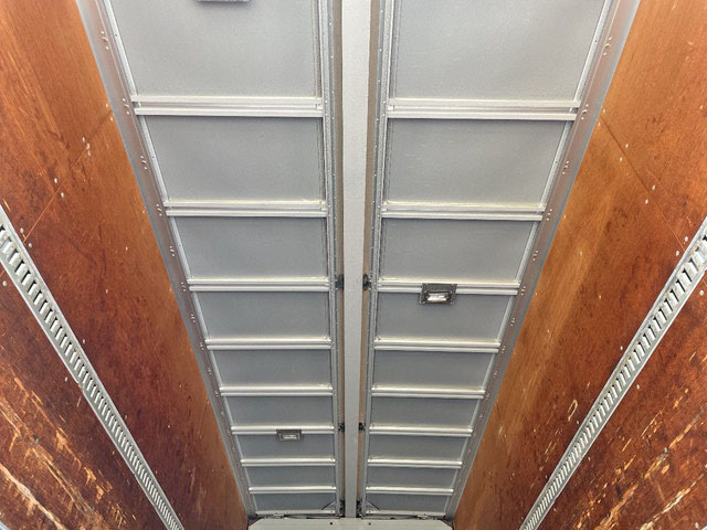 いすゞフォワードアルミウイング増トン（6t・8t）[写真13]