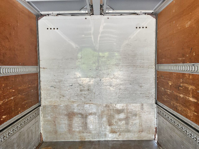 いすゞフォワードアルミウイング増トン（6t・8t）[写真15]