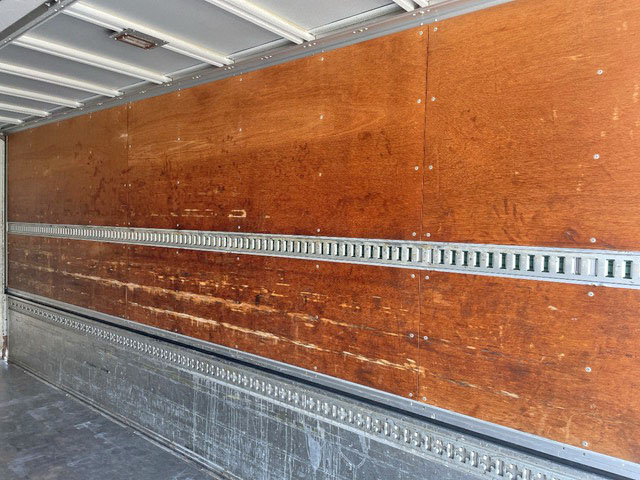 いすゞフォワードアルミウイング増トン（6t・8t）[写真16]