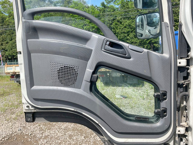 いすゞフォワードアルミウイング増トン（6t・8t）[写真30]