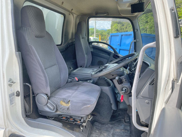 いすゞフォワードアルミウイング増トン（6t・8t）[写真35]