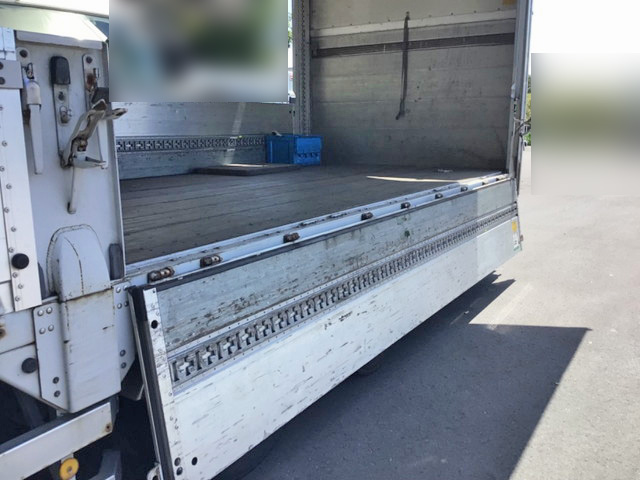 三菱ふそうスーパーグレートアルミウイング大型（10t）[写真13]