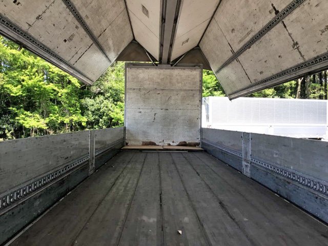 三菱ふそうスーパーグレートアルミウイング大型（10t）[写真06]