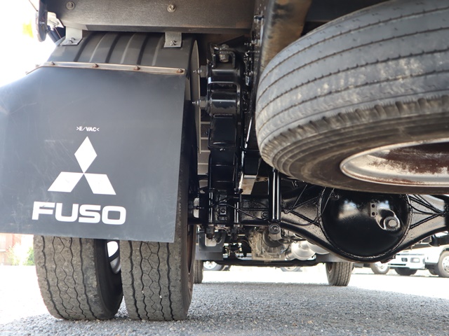 三菱ふそうキャンター平ボディ小型（2t・3t）[写真17]