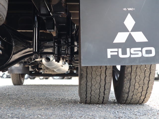 三菱ふそうキャンター平ボディ小型（2t・3t）[写真19]