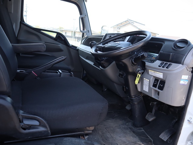 三菱ふそうキャンター平ボディ小型（2t・3t）[写真20]