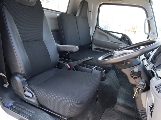 三菱ふそうキャンター平ボディ小型（2t・3t）[写真21]