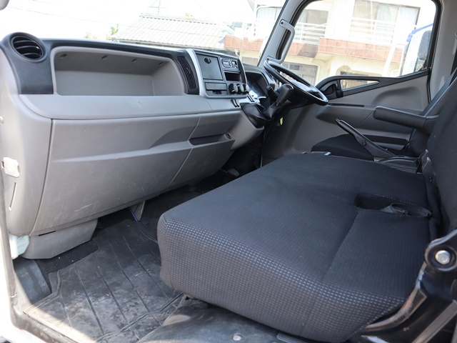 三菱ふそうキャンター平ボディ小型（2t・3t）[写真22]