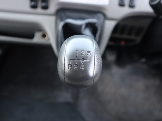 三菱ふそうキャンター平ボディ小型（2t・3t）[写真25]