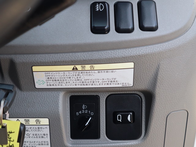 三菱ふそうキャンター平ボディ小型（2t・3t）[写真28]