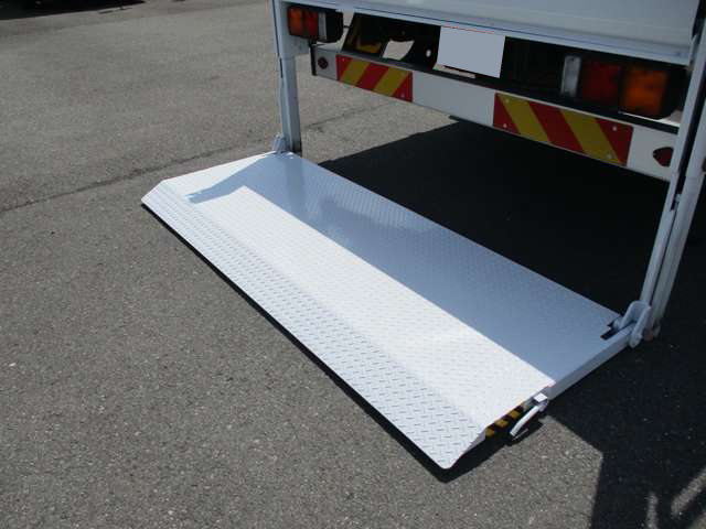 三菱ふそうファイター平ボディ中型（4t）[写真10]