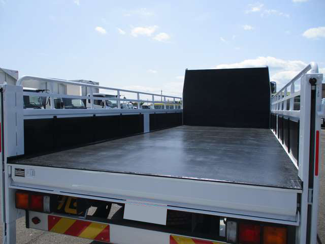 三菱ふそうファイター平ボディ中型（4t）[写真11]