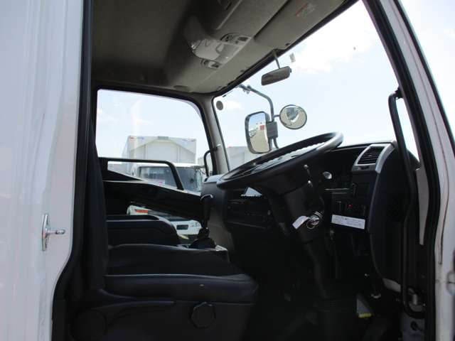 三菱ふそうファイター平ボディ中型（4t）[写真14]