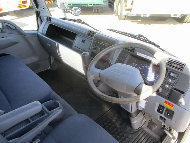 三菱ふそうキャンターセルフクレーン5段小型（2t・3t）[写真10]