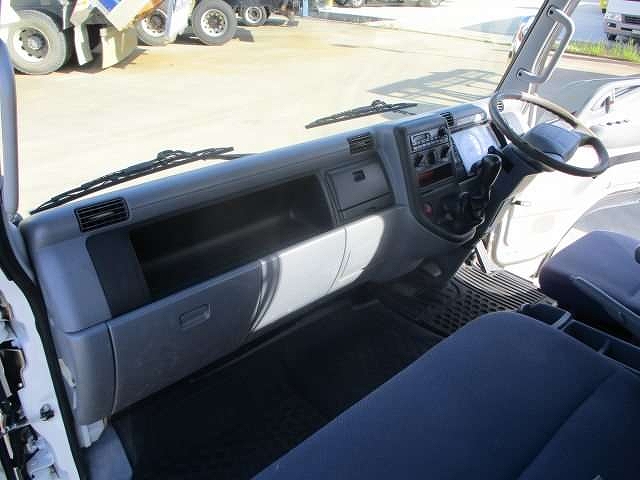 三菱ふそうキャンターセルフクレーン5段小型（2t・3t）[写真12]