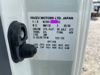 いすゞエルフアルミバン小型（2t・3t）[写真39]