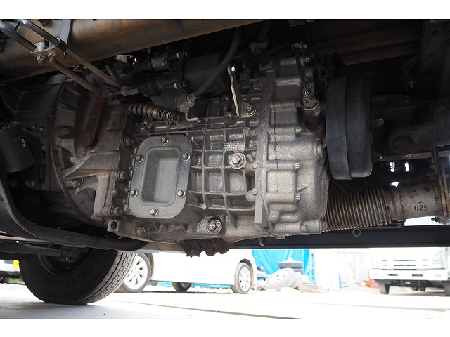 三菱ふそうファイターアルミブロック中型（4t）[写真24]