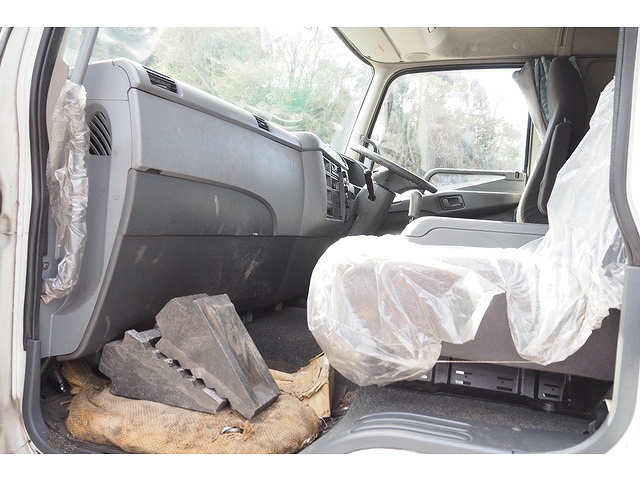 三菱ふそうファイターアルミブロック中型（4t）[写真34]