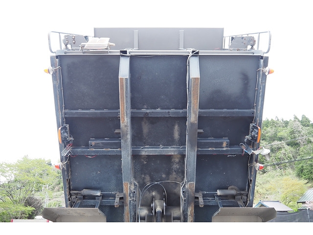 三菱ふそうスーパーグレートダンプ大型（10t）[写真12]