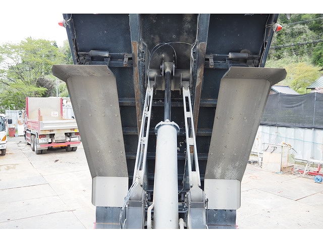 三菱ふそうスーパーグレートダンプ大型（10t）[写真13]