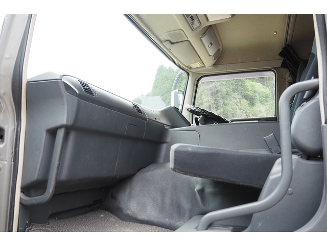 三菱ふそうスーパーグレートダンプ大型（10t）[写真32]