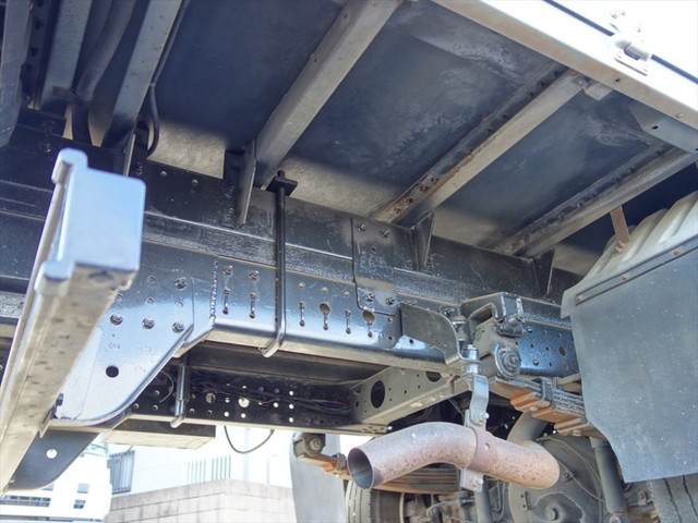 三菱ふそうキャンターアルミウイング小型（2t・3t）[写真10]