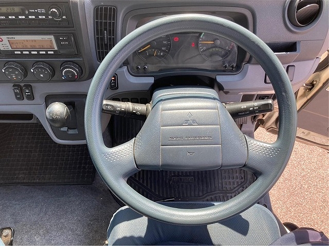 三菱ふそうキャンターアルミバン小型（2t・3t）[写真13]