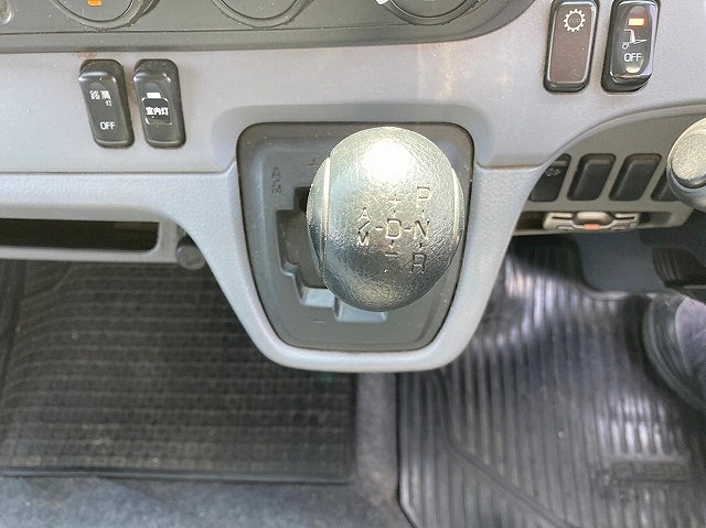 三菱ふそうキャンターアルミバン小型（2t・3t）[写真15]