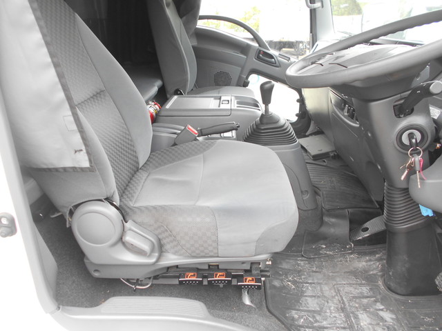 いすゞフォワードアルミウイング中型（4t）[写真19]