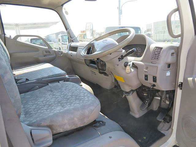 日野デュトロ平ボディ小型（2t・3t）[写真07]