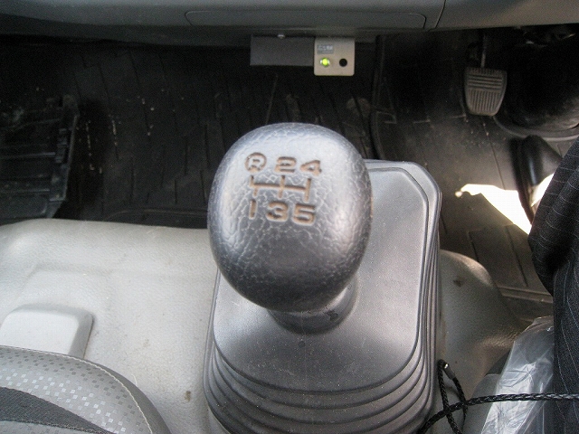 日野デュトロクレーン3段小型（2t・3t）[写真10]