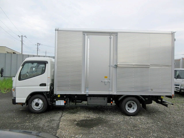 三菱ふそうキャンターアルミバン小型（2t・3t）[写真06]
