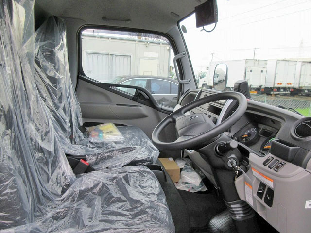 三菱ふそうキャンターアルミバン小型（2t・3t）[写真07]