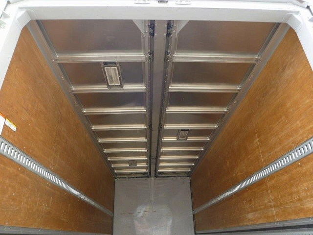 いすゞフォワードアルミウイング中型（4t）[写真11]