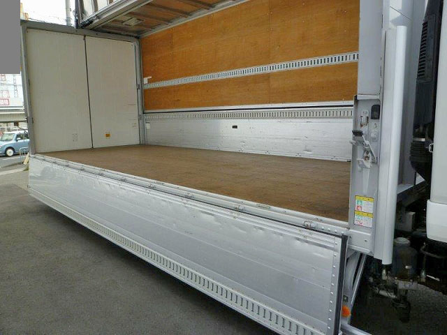 いすゞフォワードアルミウイング中型（4t）[写真12]