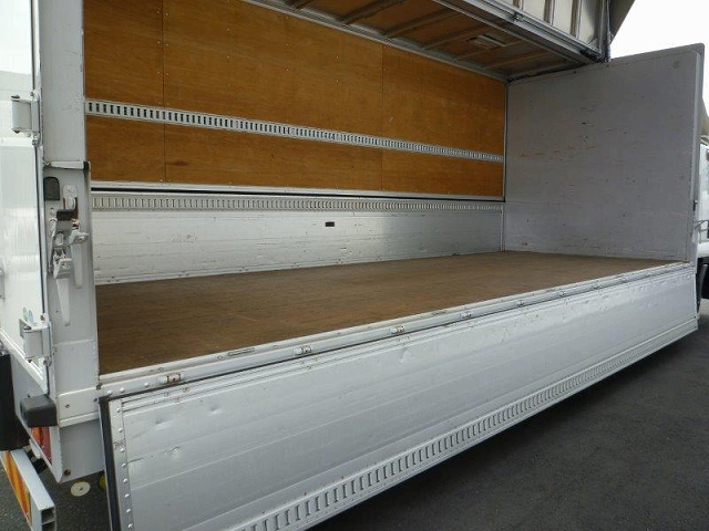 いすゞフォワードアルミウイング中型（4t）[写真13]