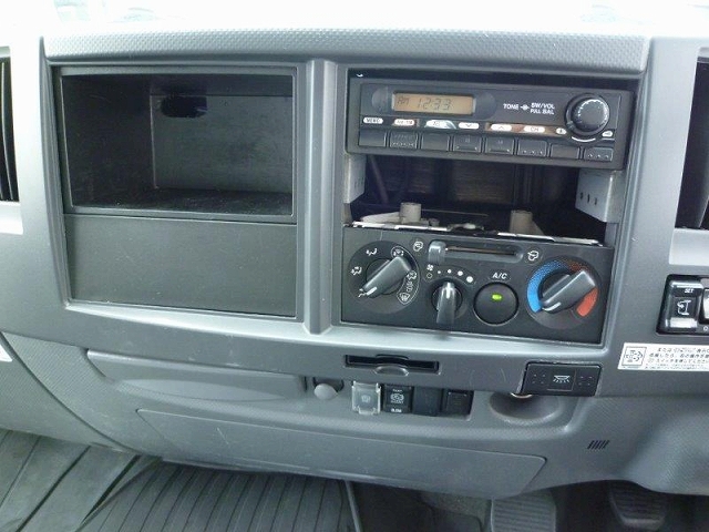 いすゞフォワードアルミウイング中型（4t）[写真15]