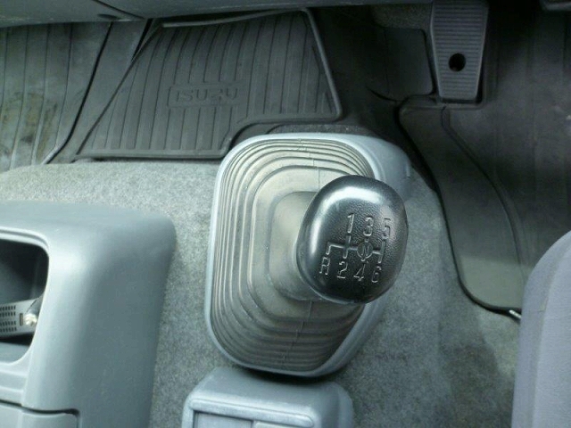 いすゞフォワードアルミウイング中型（4t）[写真16]