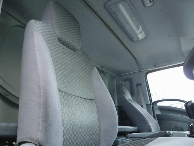 いすゞフォワードアルミウイング中型（4t）[写真19]